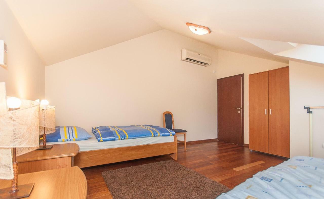 Modern New Flat Next To River Cetina Omiš Esterno foto